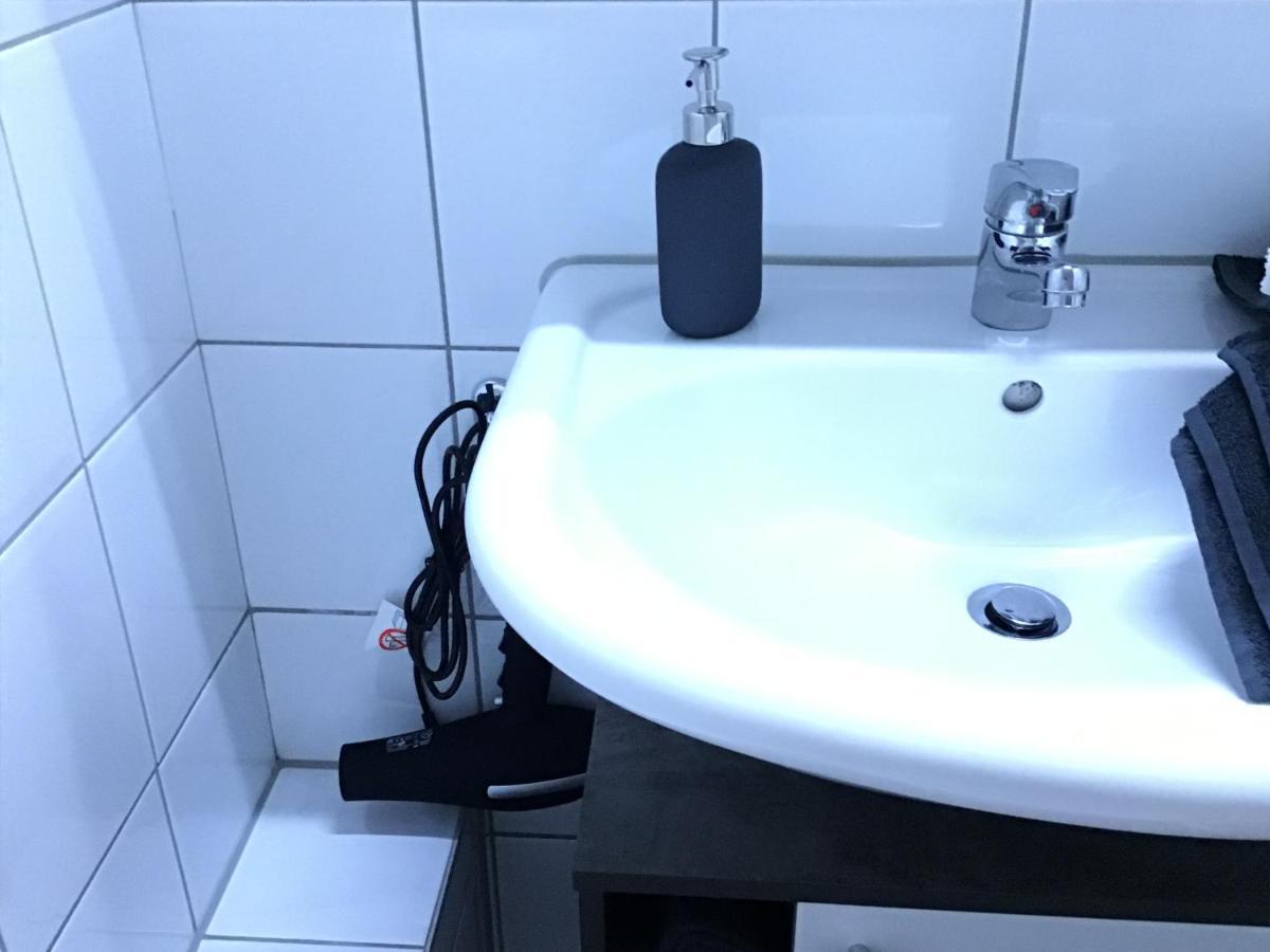Apartment 1 Mit Terrasse Und Pkw-Stellplatz Leverkusen Eksteriør billede