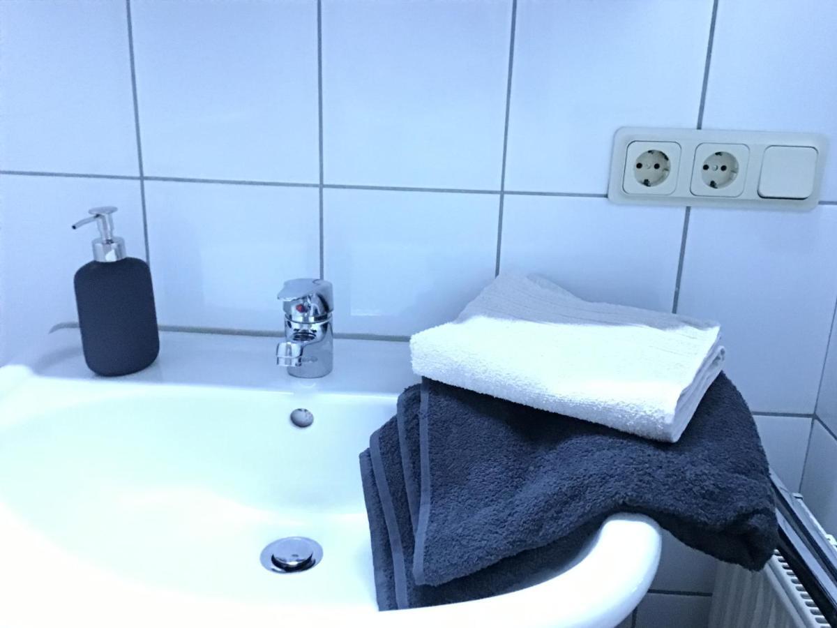 Apartment 1 Mit Terrasse Und Pkw-Stellplatz Leverkusen Eksteriør billede